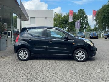 Nissan Pixo